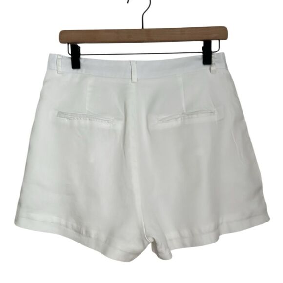 12th Tribe White Pleated High Waist Shorts Size L (Runs Smaller) - Picture 2 of 9